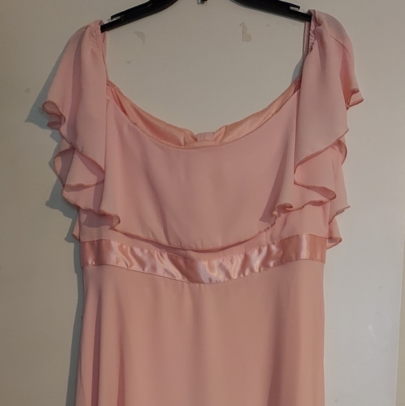 Dress - Picture 3 of 3